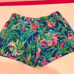 EUC size small Lilly Pulitzer elastic waist shorts navy pink cougar print